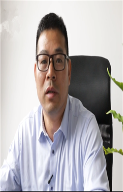 何旭斌